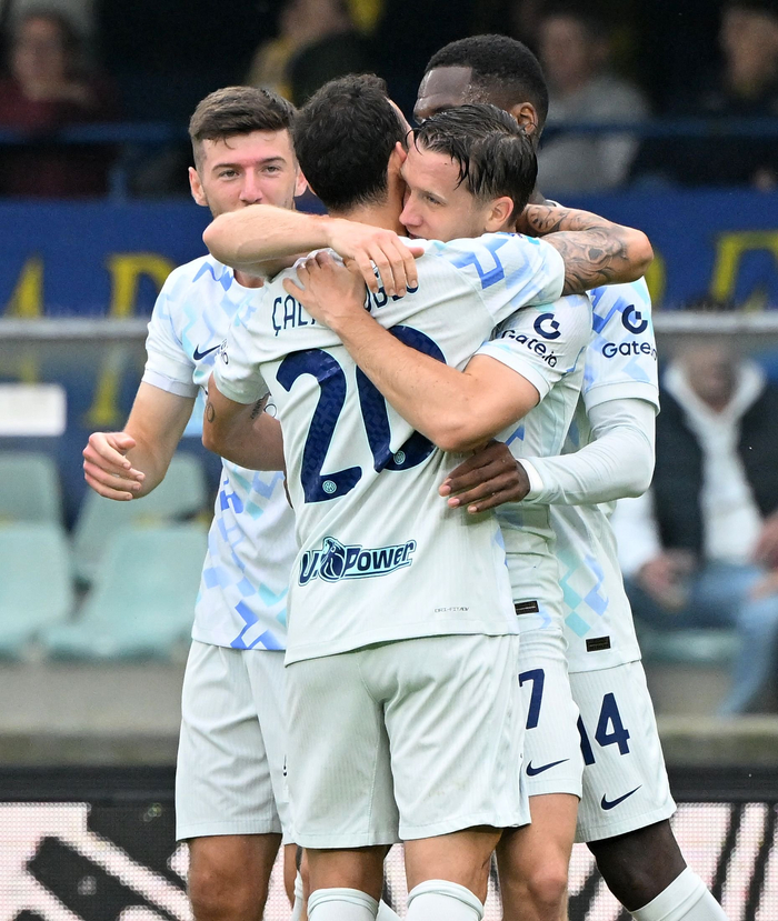 关于刚刚！AC米兰围绕德甲官宣签约今夜比利亚雷亚尔备战法国杯，国际比赛日罗马备战欧超杯的信息